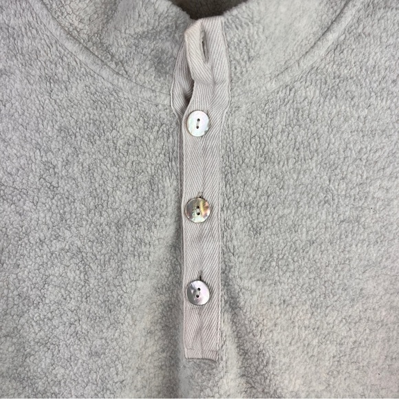 SOFT SURROUNDINGS MENS CREAM FLEECE Abalone buttons pullover. Size Medium - Picture 4 of 9